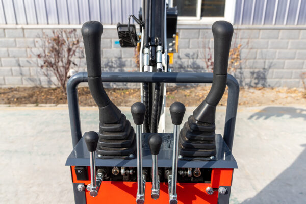 รถขุดตีนตะขาบขนาดเล็ก 1 ตัน รุ่น HW08 ( Mini Crawler Excavator ) - Image 4